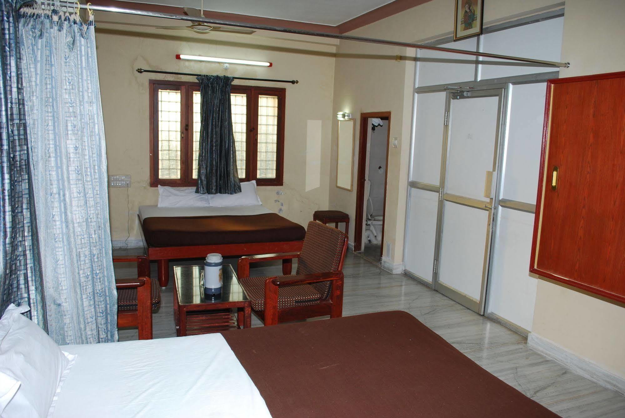 Sri Sai Residency Hotel Tirupati Buitenkant foto