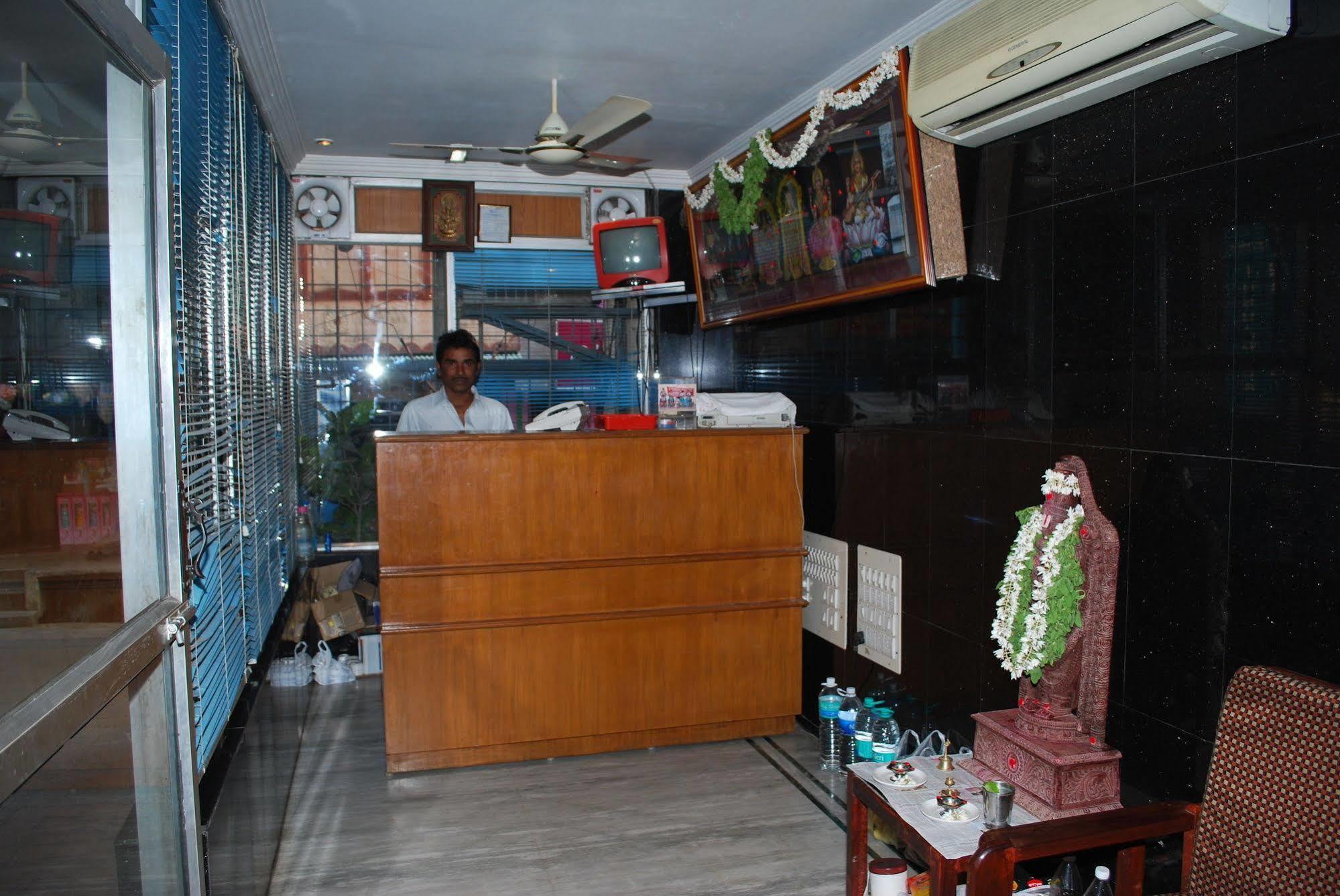 Sri Sai Residency Hotel Tirupati Buitenkant foto